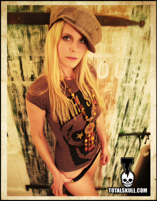 Click to view full size image
==============
Sheri_Moon_Zombie_-_Total_Skull_28129.jpeg Sheri_Moon_Zombie_-_Total_Skull_28129.jpeg
