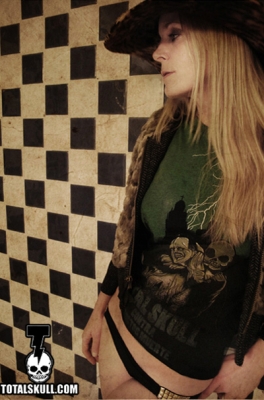 Click to view full size image
==============
Sheri_Moon_Zombie_-_Total_Skull_283929.jpg Sheri_Moon_Zombie_-_Total_Skull_283929.jpg